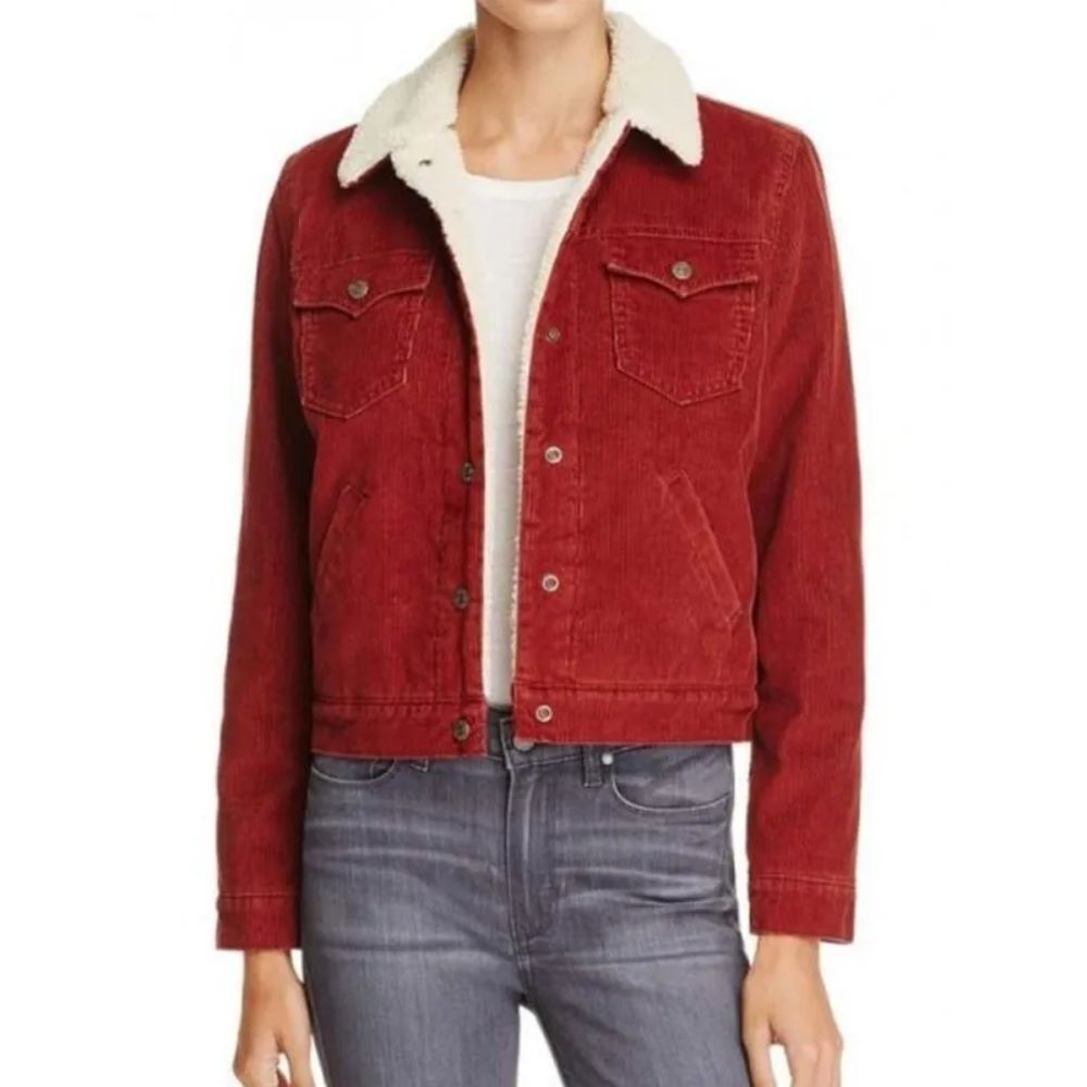 natalia-dyer-denim-jacket