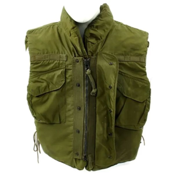 joseph-quinn-green-vest