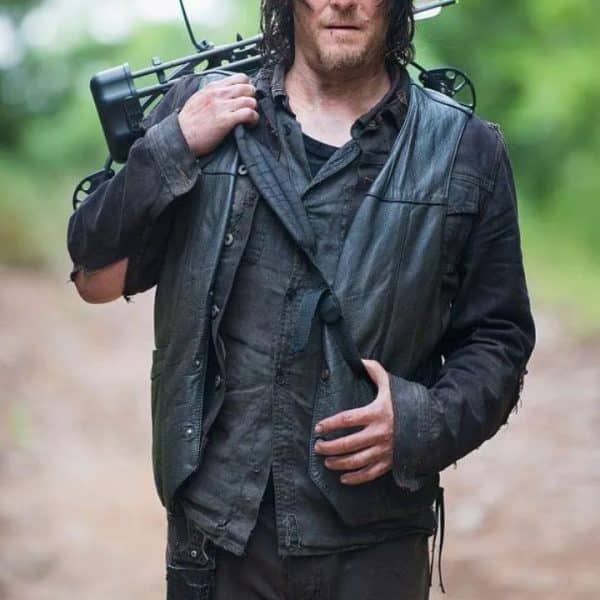 the-walking-dead-daryl-dixon-angel-wings-black-leather-vest.jpg