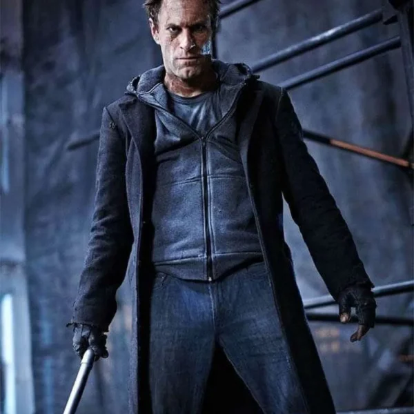 aaron-eckhart-i-frankenstein-coat.webp